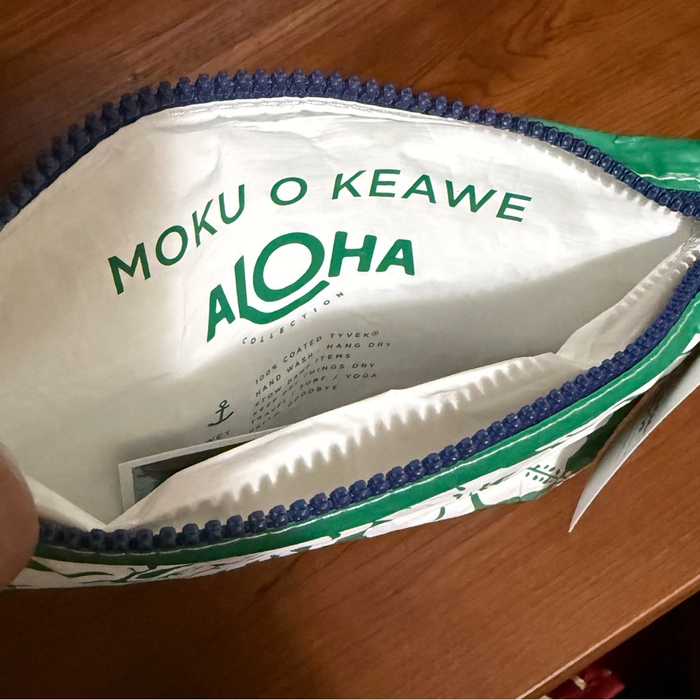 ALOHA Collection Small Green Hibiscus Pouch - Picture 4 of 5